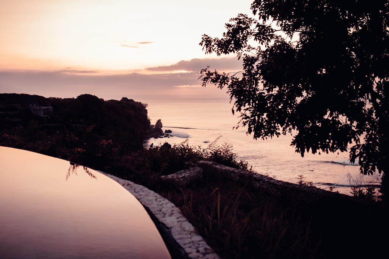 Hotel Suarga Padang Padang Uluwatu Esterno foto